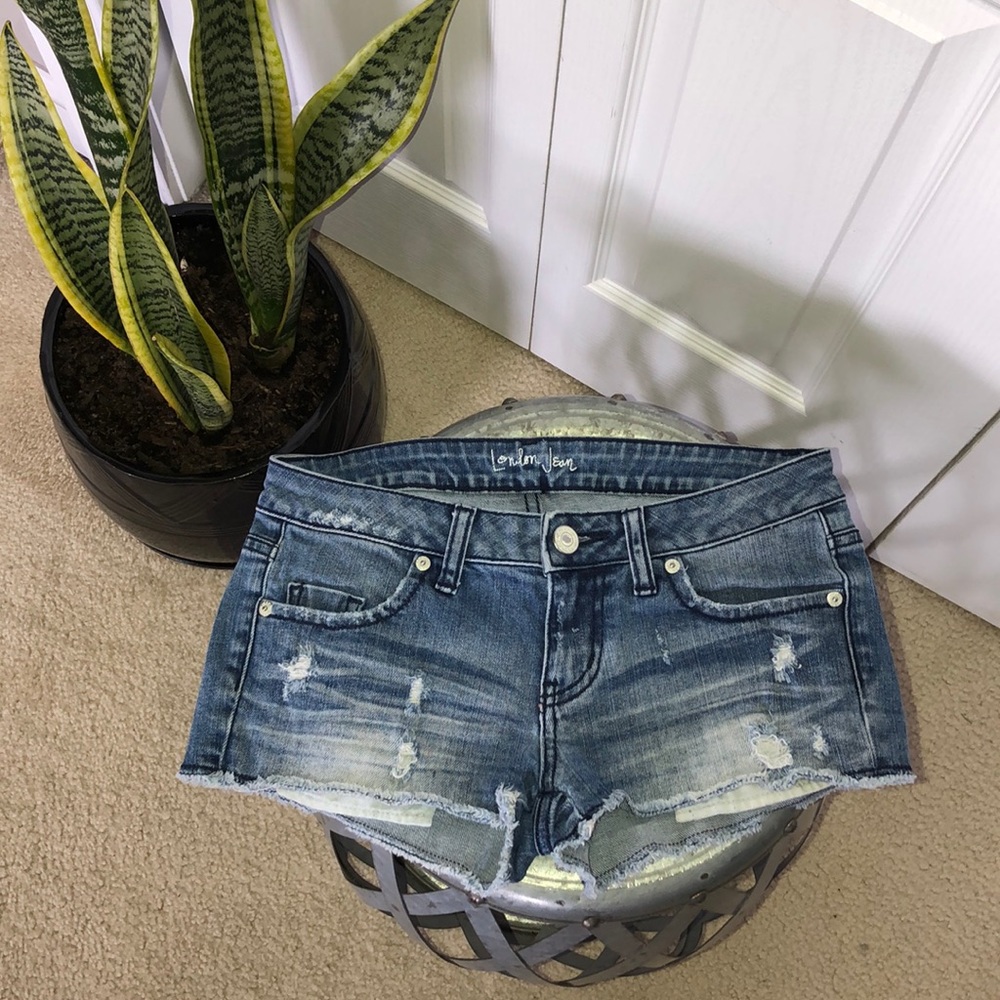 LONDON JEAN Distressed Denim Shorts